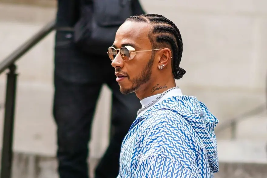 Formula 1 pistinden moda dünyasına: Valentino’nun yeni yüzü Lewis Hamilton 4