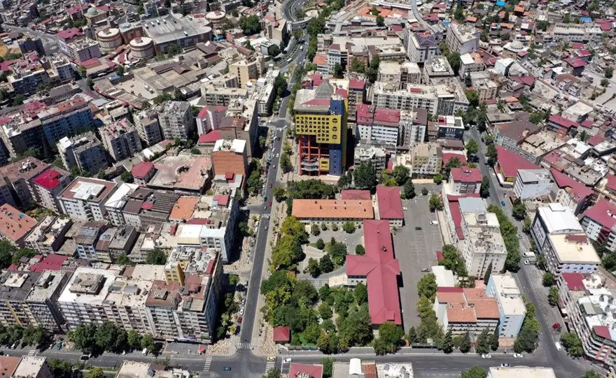 "Dünyanın en saçma binasının" yıkılacağı tarih belli oldu 12