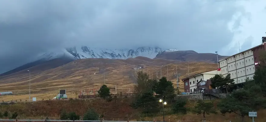 Erciyes'e mevsimin ilk karı yağdı 4