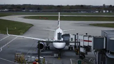 Londra'daki Heathrow Havalimanı'nda tehlikeli madde alarmı