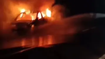 Seyir halindeki otomobil alev topuna döndü