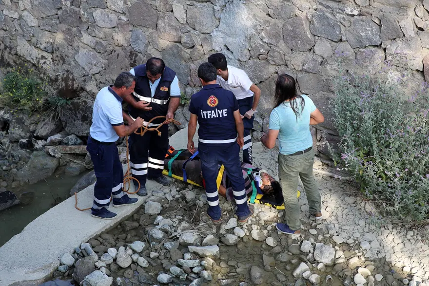 Düştüğü dereden beton pompasıyla kurtarıldı 7