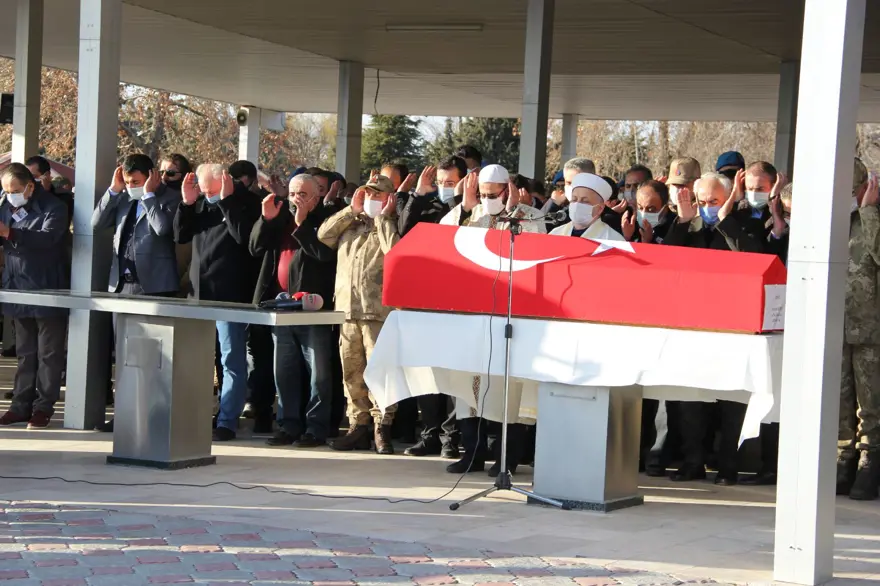 Gara şehidi Başçavuş Semih Özbey'e veda 4 Gara şehidi Başçavuş Semih Özbey'e veda 4