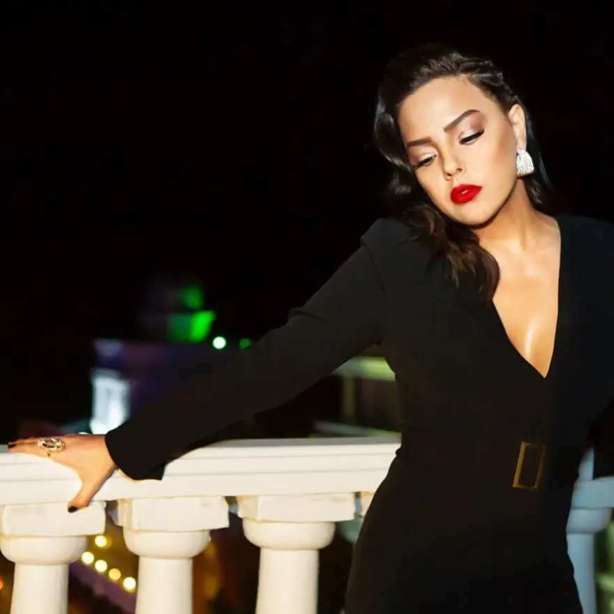 Ebru Gündeş'ten ayrılık iddialarına fotoğraflı yanıt 1