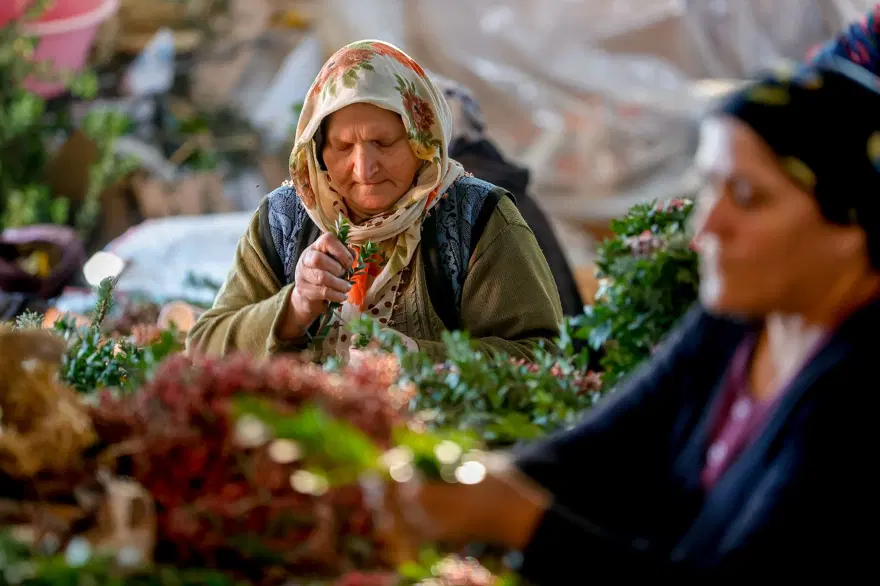 Antalyalı kadınlar Avrupa'ya Noel çelengi üretiyor 13