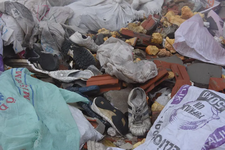 Kaçak moloz dökülen ormanlık alanda 'asbest' tehlikesi 5