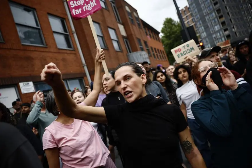 "AŞIRI SAĞI DURDURUN" 1 "AŞIRI SAĞI DURDURUN" 1