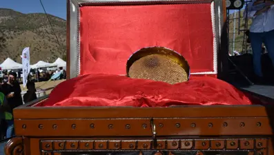 Festivalde açık artırmaya sunulan 1 kilo bal, 340 bin liraya alıcı buldu