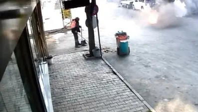 Adana'da rögar kapağı bomba gibi patladı