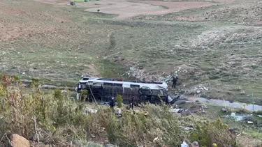 Niğde'de öğrencileri taşıyan otobüs devrildi: 2 kişi öldü, 5'i ağır 42 yaralı