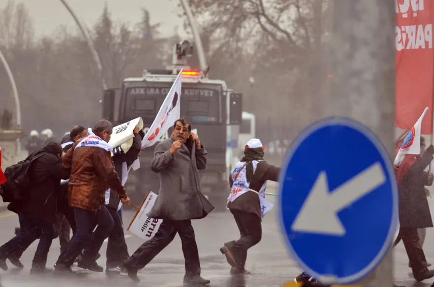 Ankara'da eyleme müdahale 12