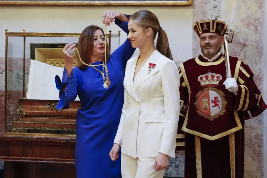 Bağlılık yemini eden Prenses Leonor artık resmen geleceğin kraliçesi 11 Bağlılık yemini eden Prenses Leonor artık resmen geleceğin kraliçesi 11
