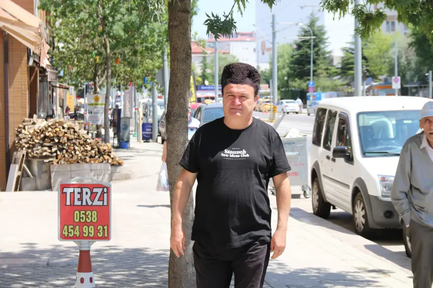 Günde 1 saat uğraşıyor, "kalpaklı" olarak anılıyor! Dökülen saçlarına bulduğu çözüm dikkat çekiyor 5