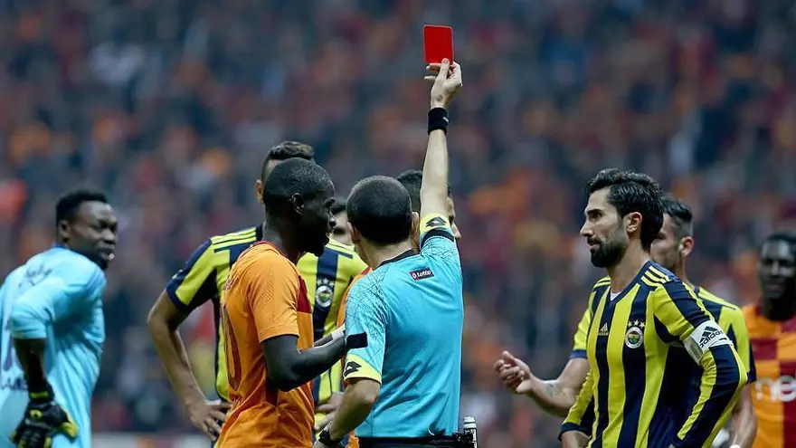 Galatasaray ve Fenerbahçe'ye ceza yağdı: 15 sezonda oynanan 36 derbide ağır fatura! 5
