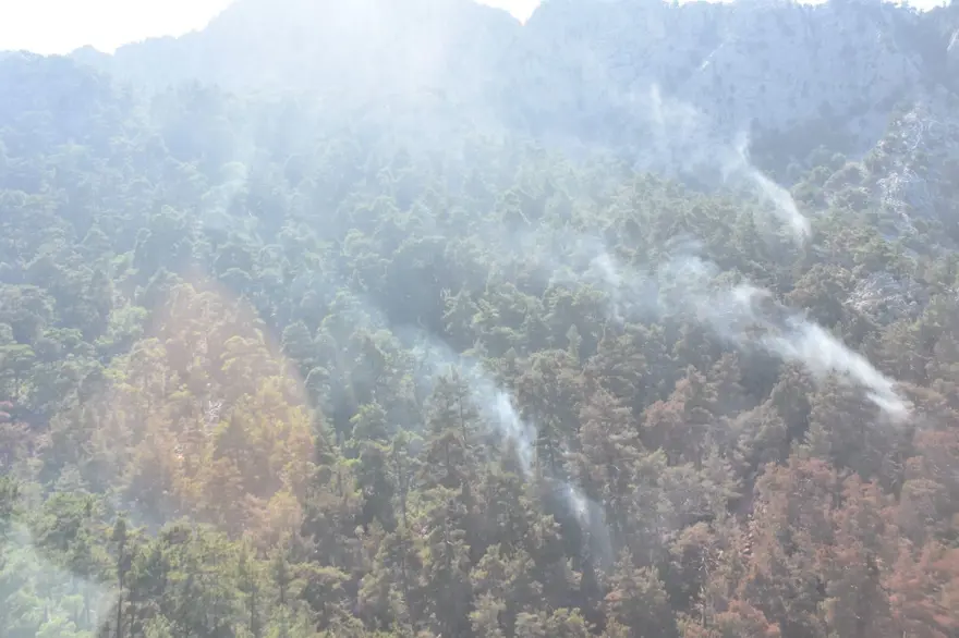 Kemer ilçesinde yanan alanlar havadan görüntülendi 7