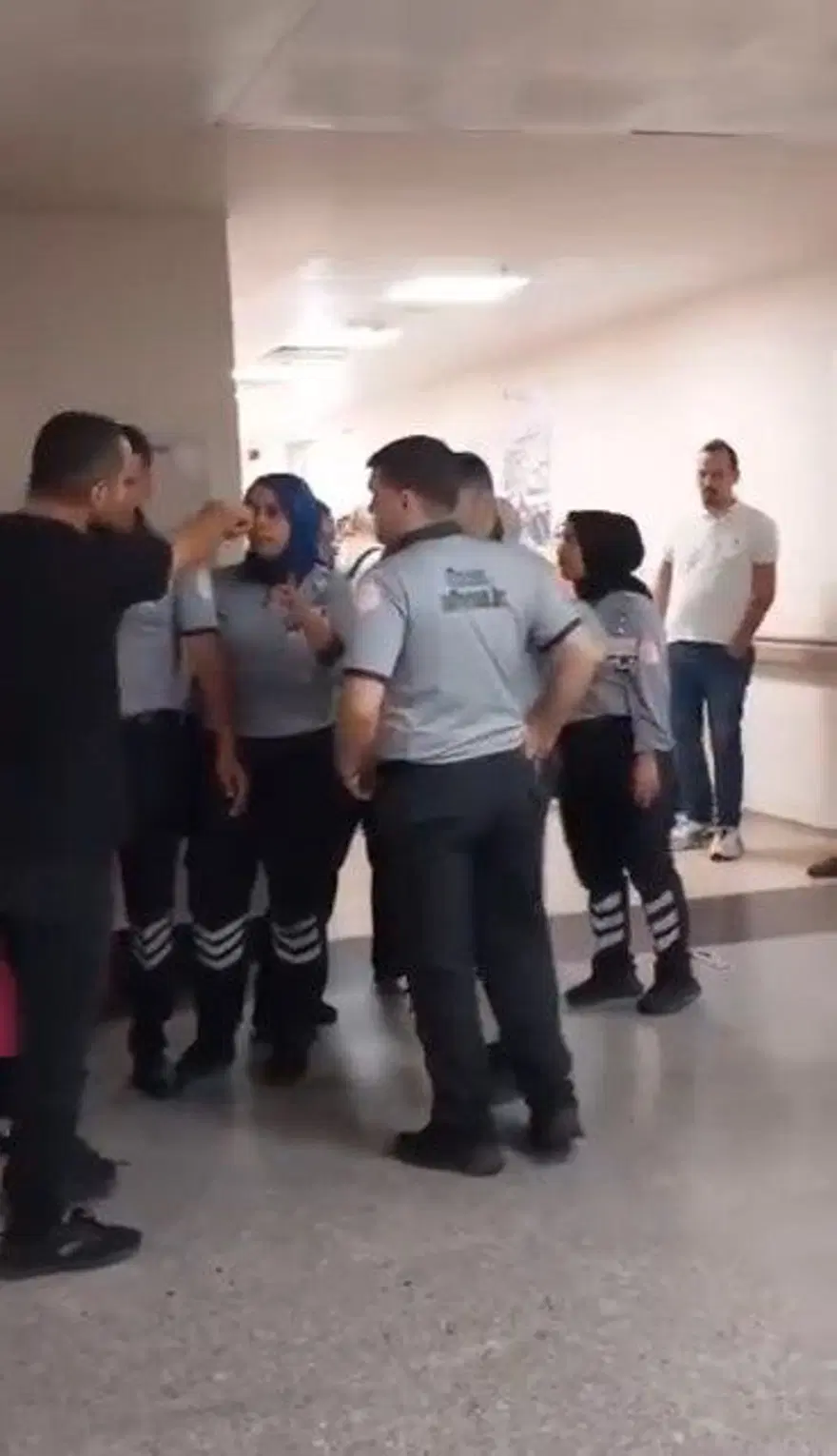 Hasta yakınlarından sağlık çalışanlarına saldırı 1