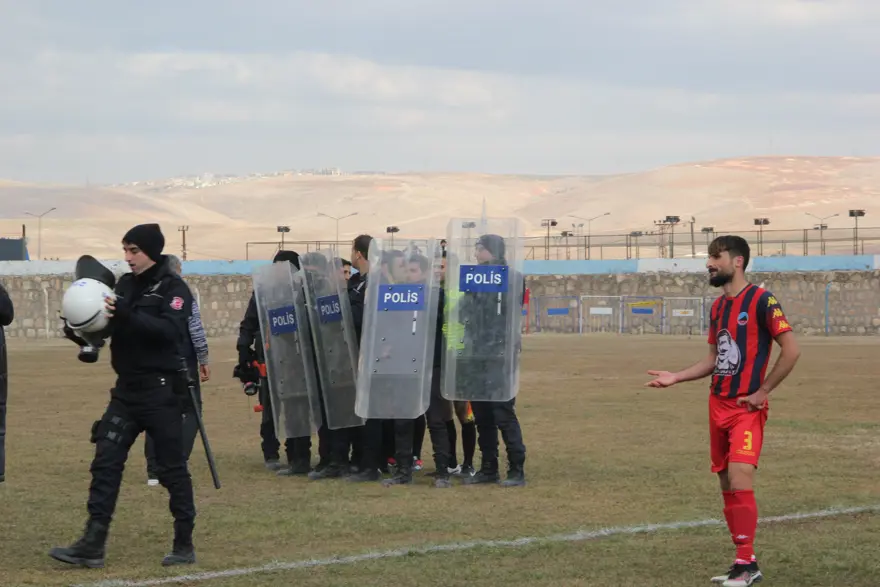 Maçta kavga çıktı: 2 kişi yaralandı 2 Maçta kavga çıktı: 2 kişi yaralandı 2