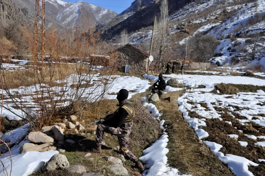 Hakkari'de kaymakam, emniyet müdürü ve komutanlardan moral ziyareti 1