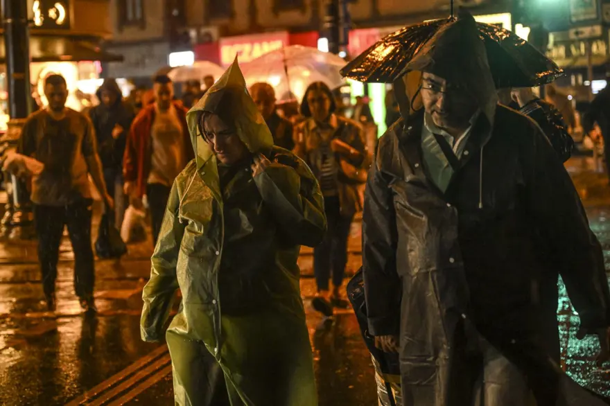 İstanbul'da sağanak hayatı olumsuz etkiledi 28
