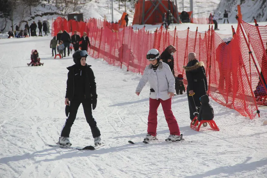 Erzurum'un karlı zirvesi Palandökenhafta sonu doldu taştı 