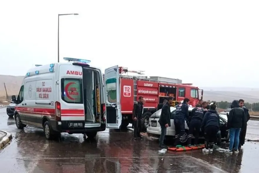 TAG Otoyolu'nda feci kaza: 1 ölü, 3 yaralı 2