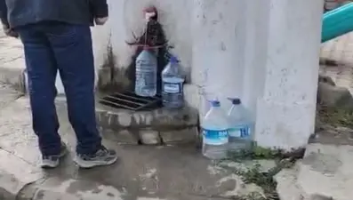 40 saattir su verilmiyor: İlçedeki çeşmelere gidiyorlar