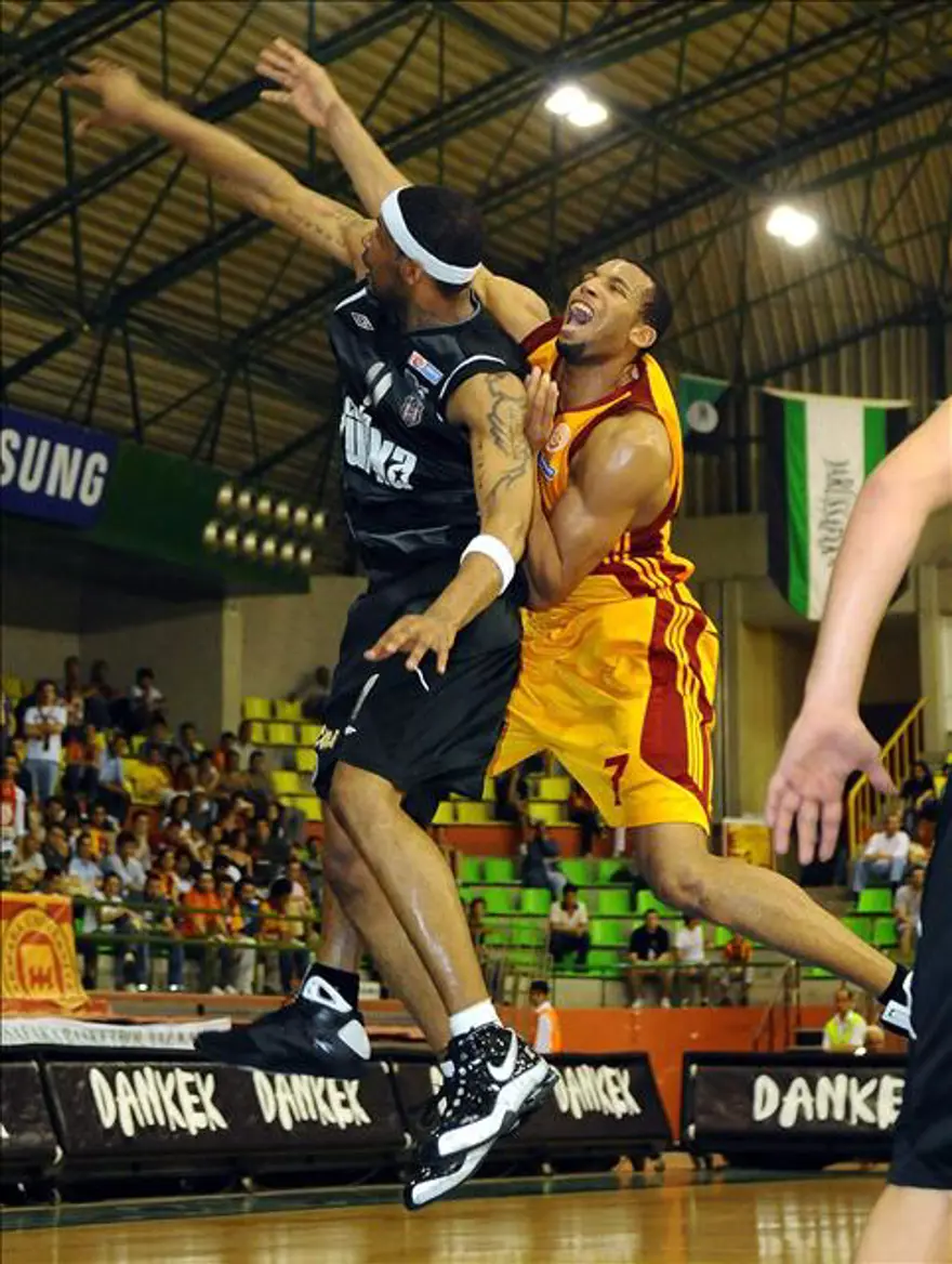G.Saray: 84 - Beşiktaş: 74 