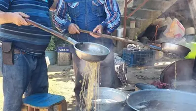 Sarıgöl'de pekmez yapımı başladı