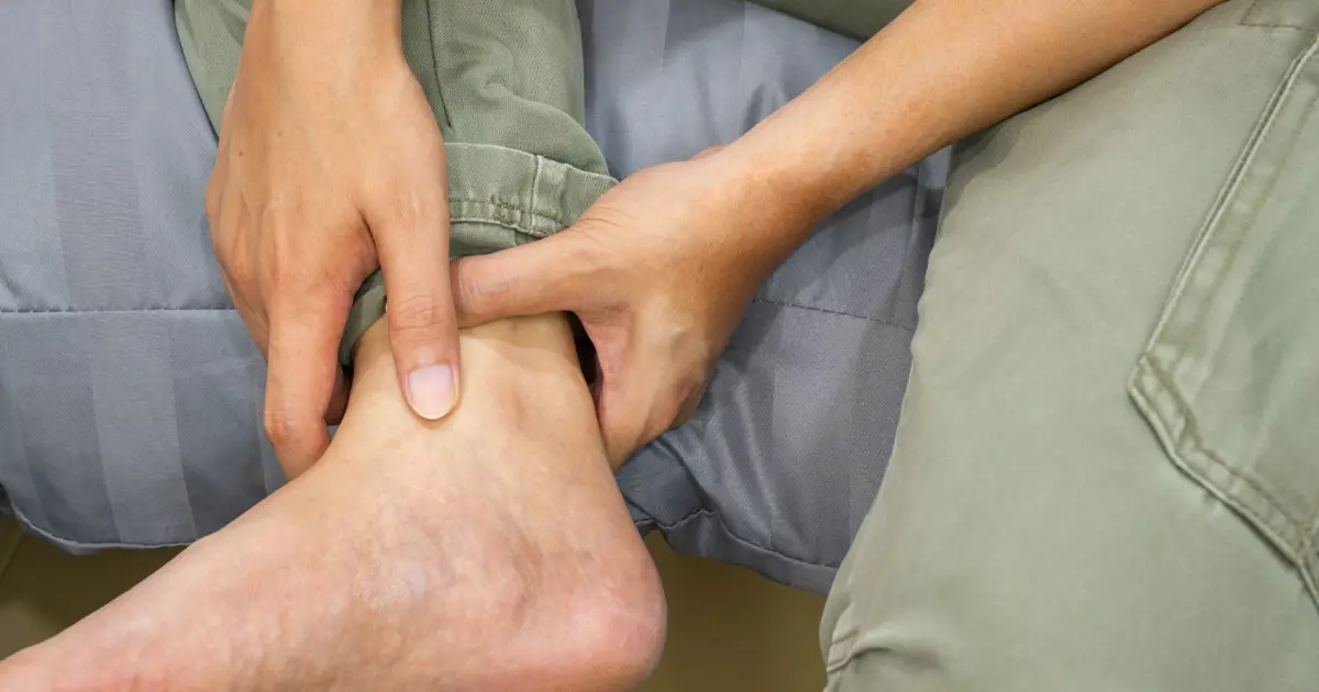 Akciğer kanserinin belirtisi: Bacak ve ayaklarda ortaya çıkıyor