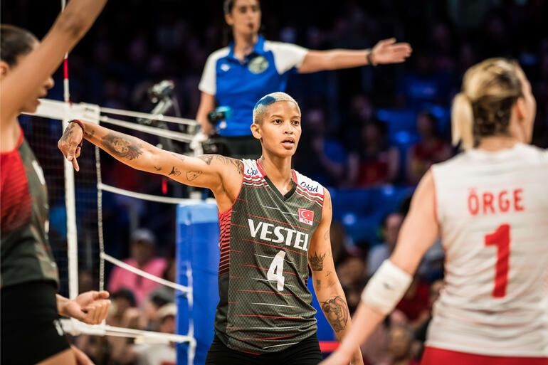 Melissa Vargas'ın eli sıkılmadı, sosyal medya Polonyalı voleybolculara tepki gösterdi