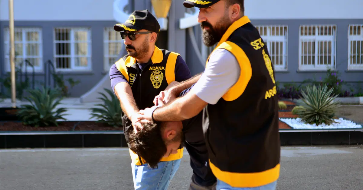 23 yaşında 317 suçtan aranan hükümlü saklandığı evde yakalandı