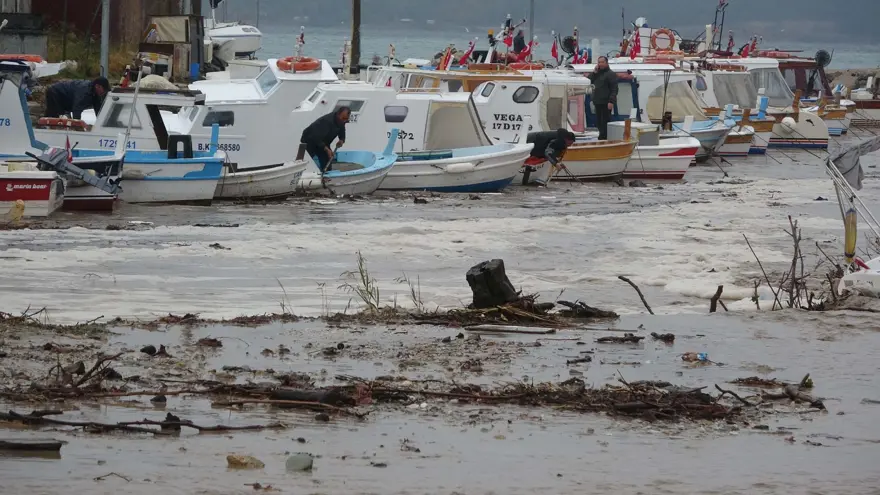 Çanakkale'de sağanak: Cadde ve sokaklar göle döndü 6