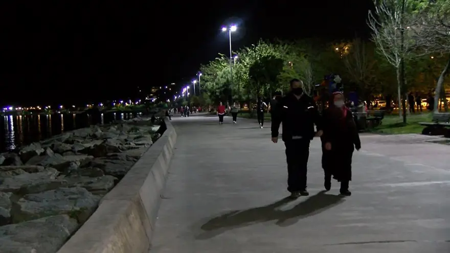 Kartal Sahili’nde yasağa rağmen piknik yaptılar 2