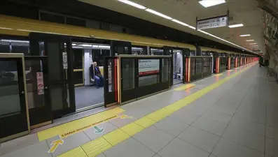 İstanbullular dikkat! Metroda arıza: Seferler aktarmalı yapılıyor