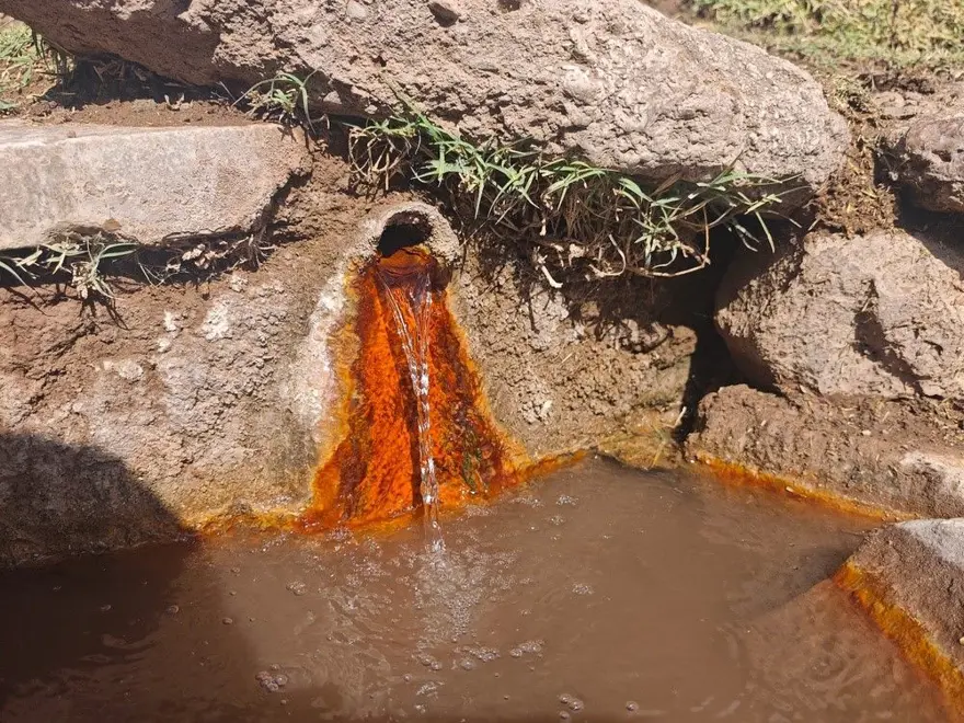 Şifalı su için kilometrelerce yol yürüyor: Böbreklere iyi geldiğine inanılıyor 1
