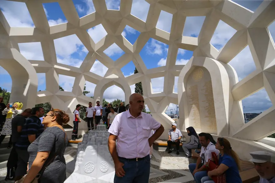 "Şehitler Makamı"na yoğun ilgi 14 "Şehitler Makamı"na yoğun ilgi 14