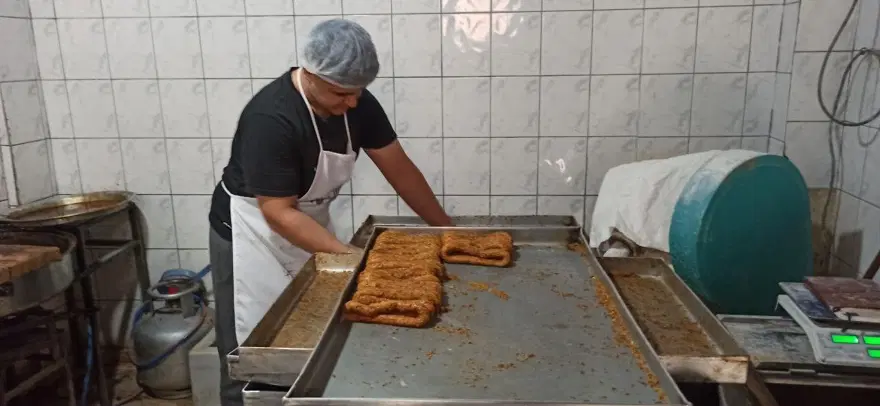 113 yıldır bir ilçenin simgesi: Tarihi taş fırın ve odun ateşinde pişiyor 2