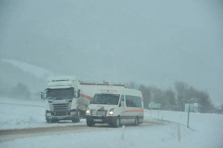 Birçok kent arasında ulaşım durdu 3 Birçok kent arasında ulaşım durdu 3