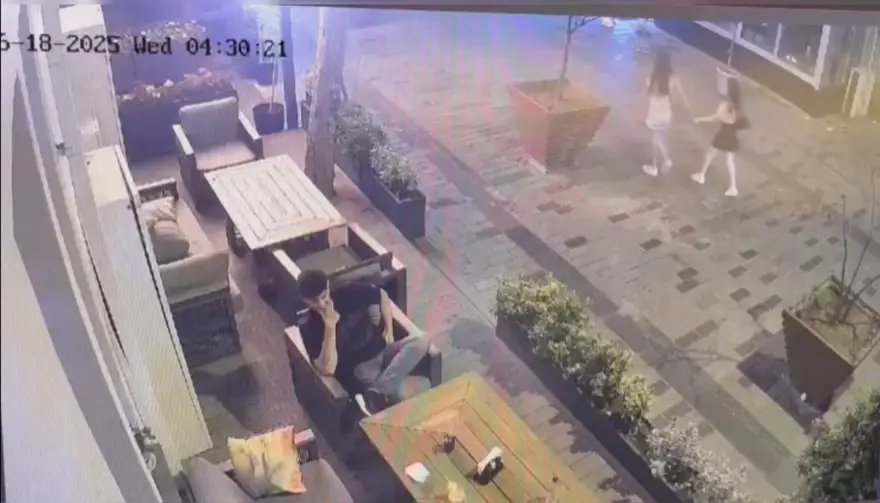 Taksim'de sözlü taciz: Maket bıçağı ile saldırdı 