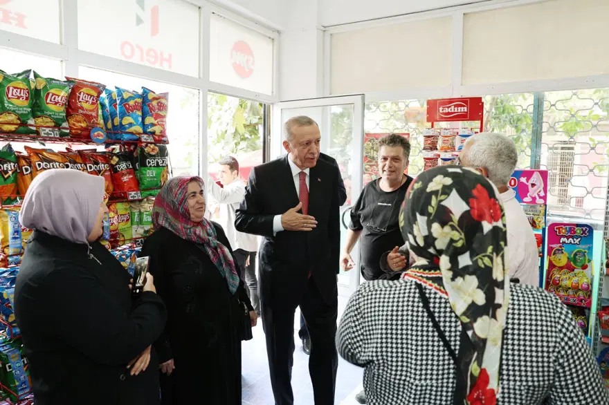 Cumhurbaşkanı Erdoğan, vatandaşlarla sohbet etti 4 Cumhurbaşkanı Erdoğan, vatandaşlarla sohbet etti 4