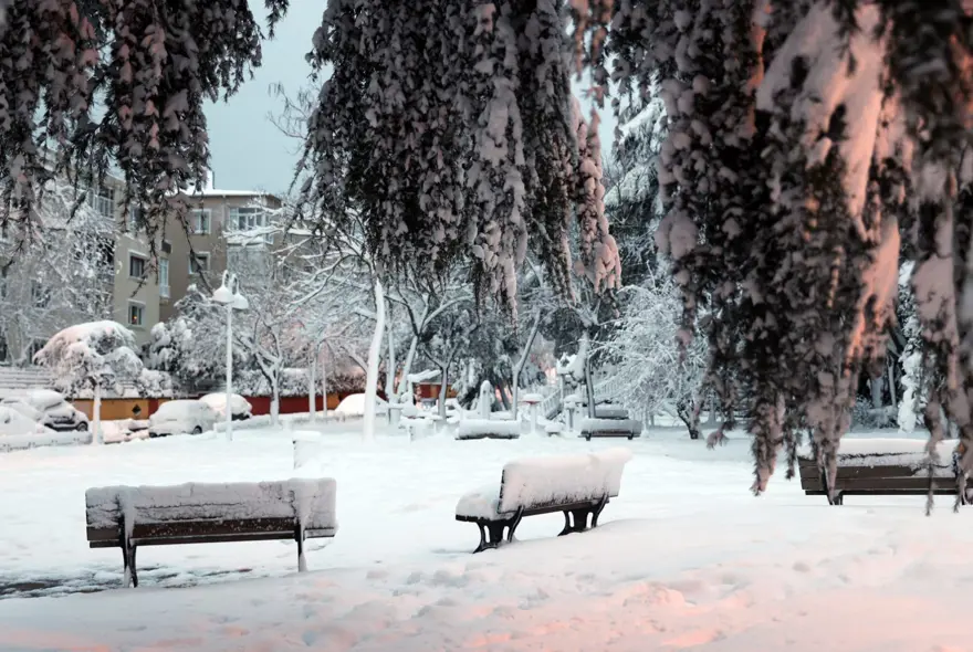İstanbul'da kar yağışı devam ediyor (AKOM ilçe ilçe kar kalınlıklarını paylaştı) 12