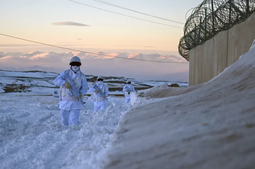"Hudut kartalları" yeni yılı elleri tetikte karşıladı 22