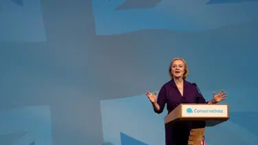 Liz Truss resmen İngiltere Başbakanı oldu