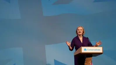 Liz Truss resmen İngiltere Başbakanı oldu
