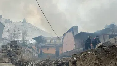 Balkona dökülen kül, 5 evi yaktı