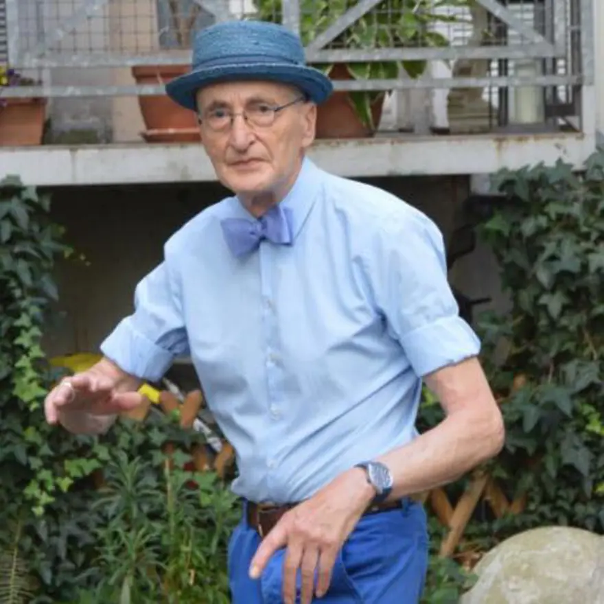 Tarzıyla gençlere taş çıkartıyor 25