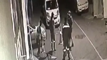 Esenler'de işçi kıyafeti giyip yeraltı internet kablolarını çaldılar