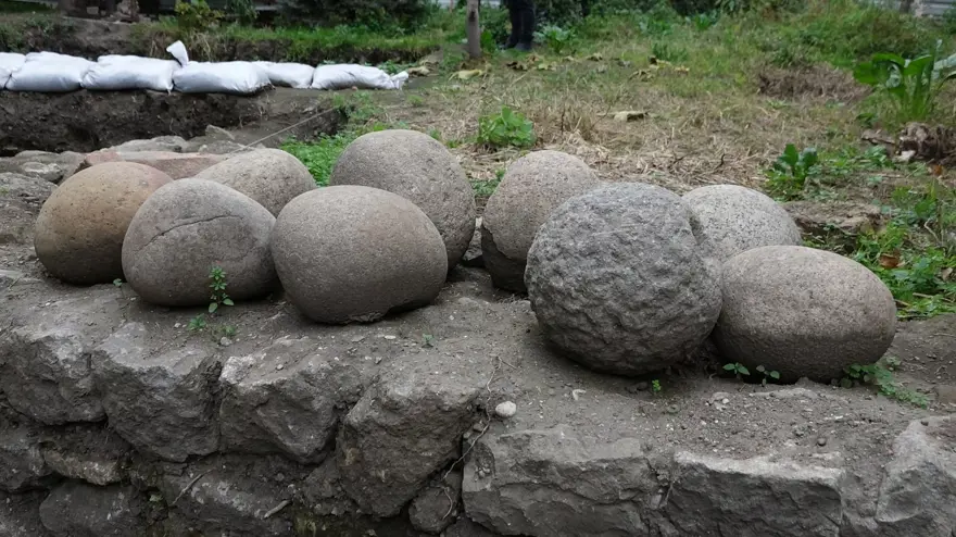 Trabzon'da sur kazılarında tarih fışkırıyor 2 Trabzon'da sur kazılarında tarih fışkırıyor 2