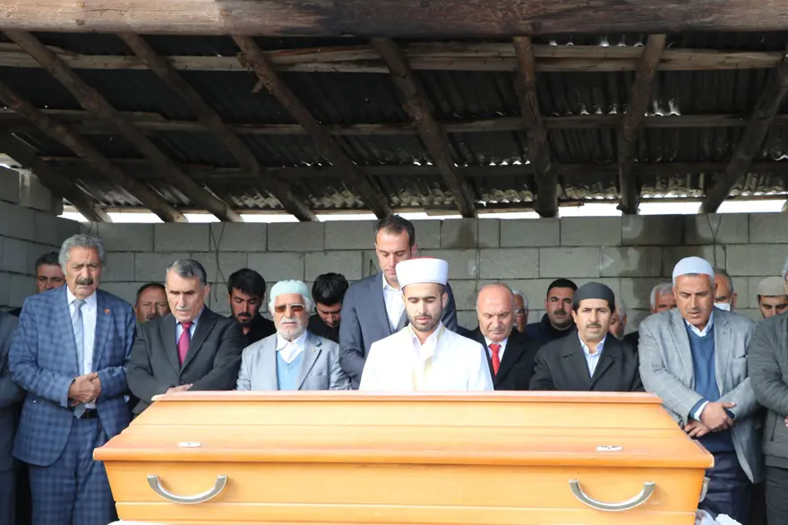 Kuduzdan hayatını kaybeden çocuğa veda 6