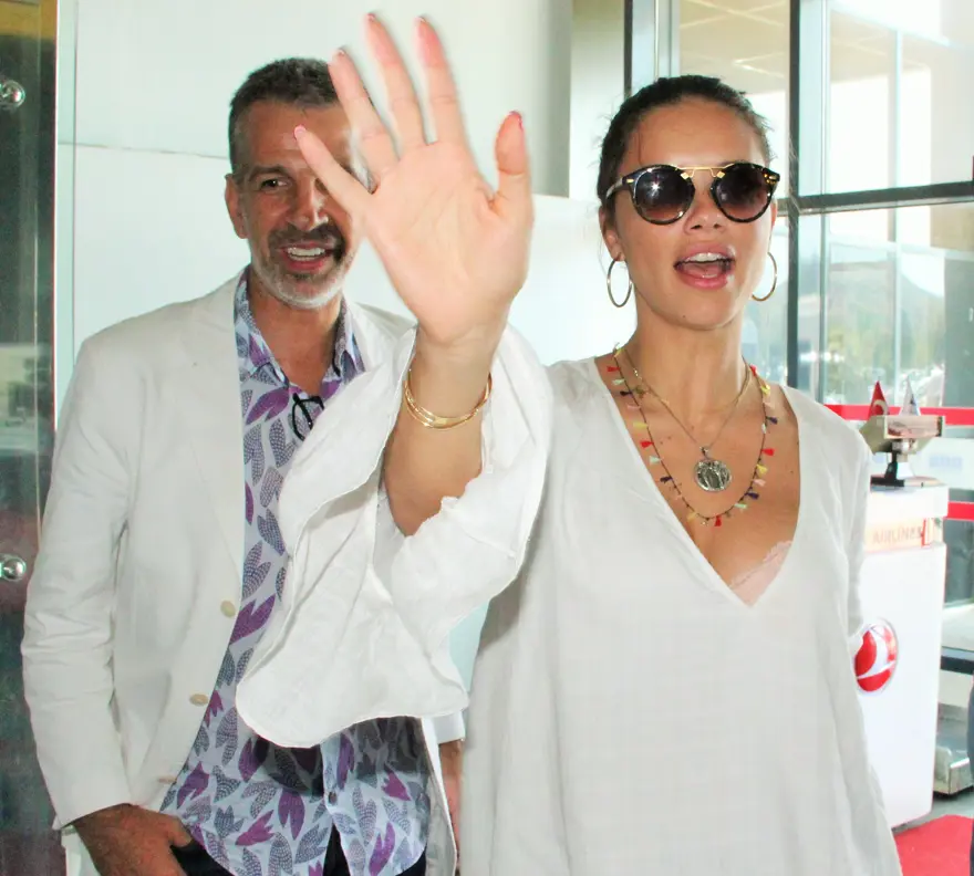 Adriana Lima Miami'ye yalnız döndü 3